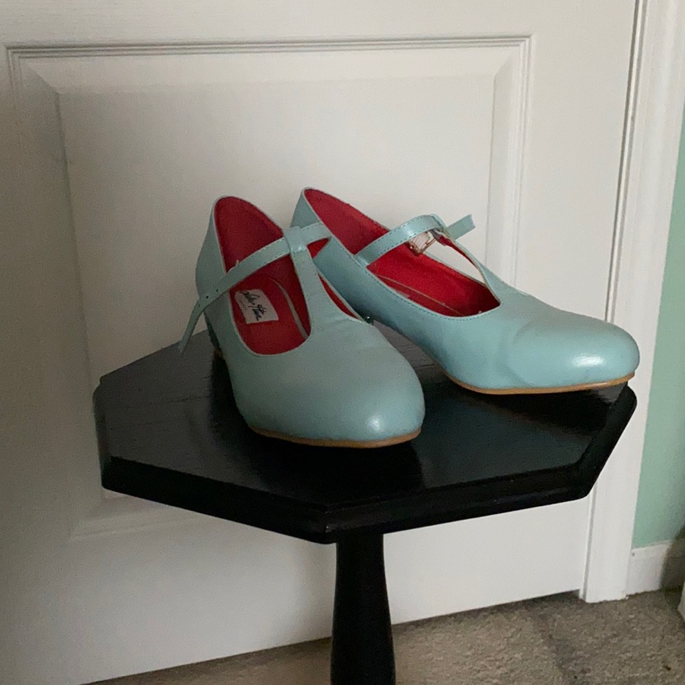 ❗️SOLD❗️ModCloth T-Strap Retro Maryjane Heels with Glitter Block Heel